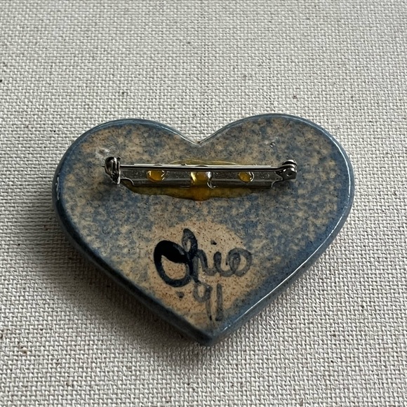 Vintage Handcrafted Ceramic Heart Brooch – 3” Wide (Ohio ’91 Signed) - Picture 3 of 3